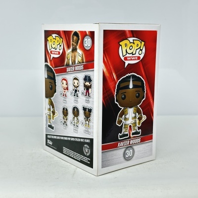 Caixa de boneco Funko Pop WWE Xavier Woods número 30 com fundo vermelho e branco