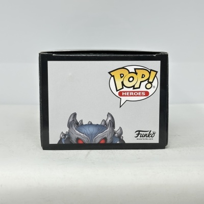 Embalagem do Funko Pop! Heroes com imagem de personagem azul com olhos vermelhos e chifres prateados.