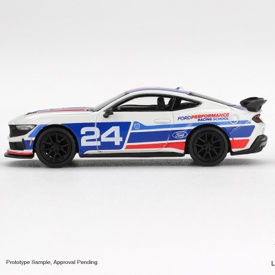 Miniatura carro de corrida Ford Performance branco azul vermelho n.º 24
