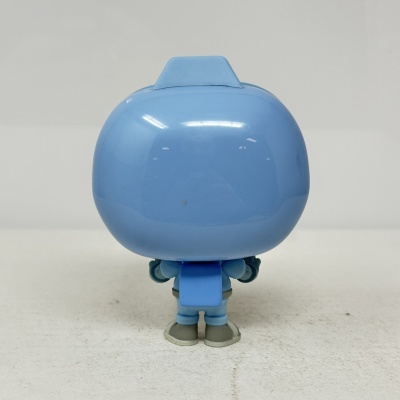 Figura de ação pequena com capacete azul vista de costas