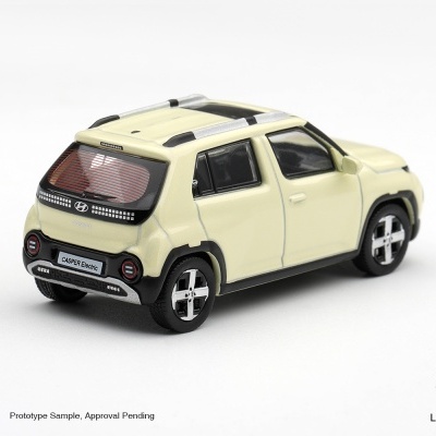 Miniatura de carro Hyundai Casper Electric creme e preto sobre fundo branco