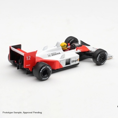 Miniatura de carro de Fórmula 1 branco e vermelho com número 12 e pneus Goodyear.