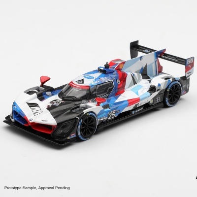 Miniatura de carro de corrida desportivo azul, branco, vermelho e preto com logótipos e pneus Michelin