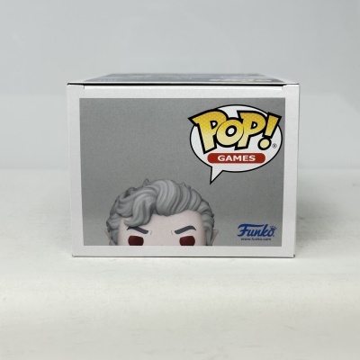 Caixa Funko Pop Games com boneco de cabelo cinzento e olhos vermelhos