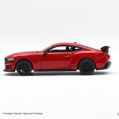 Miniatura de carro desportivo vermelho com jantes pretas e spoiler preto