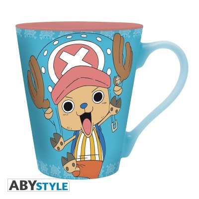 Caneca azul com personagem de desenho animado vestindo chapéu vermelho