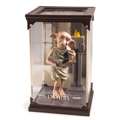 Figura de Dobby em caixa transparente com base e tocha decorativa
