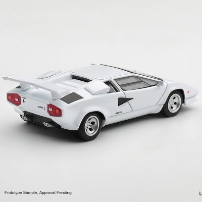 Miniatura de carro desportivo branco com spoiler e texto Countach S