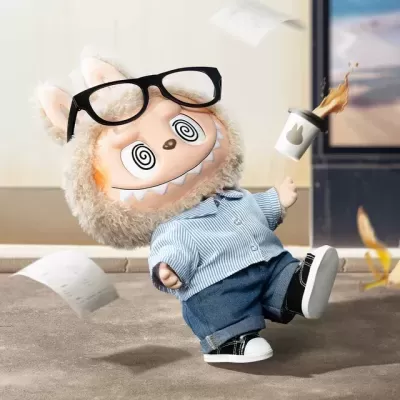Boneco com cabeça peluda e orelhas de coelho a usar óculos e roupa casual