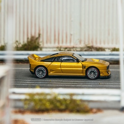 Miniatura de carro desportivo dourado metálico lado