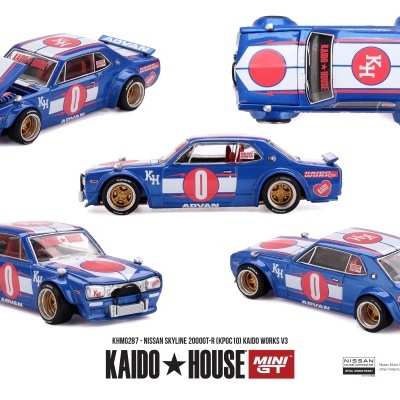 Miniatura de carro desportivo azul com detalhes brancos e vermelhos e inscrições diversas.