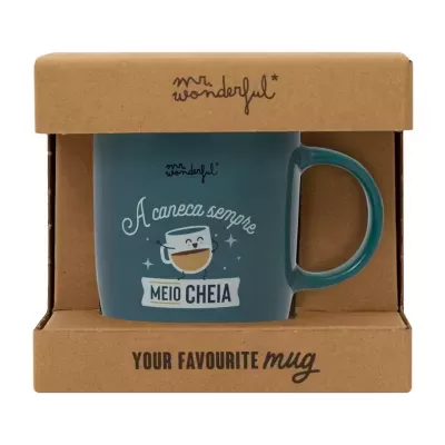 Caneca azul escura com texto humorístico embalada em caixa de cartão