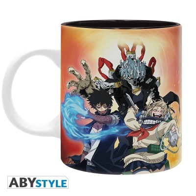 Caneca com ilustração de personagens de anime em fundo laranja