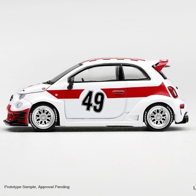 Miniatura de carro de corrida branco e vermelho com número 49 nas portas