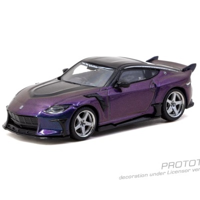Miniatura de carro desportivo roxo e preto com jantes prateadas e spoiler