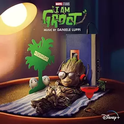 Personagem Groot relaxando com óculos de sol e auscultadores, consola de videojogos, coquetel e planta, imagem promocional I AM GROOT