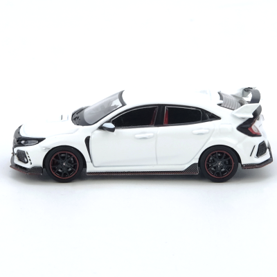Miniatura de carro desportivo branco com spoiler e jantes pretas