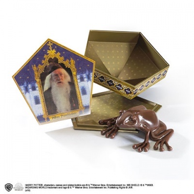 Caixa decorativa com imagem de Alvo Dumbledore e escultura de sapo em chocolate