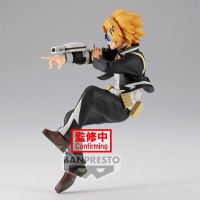 Figura anime de personagem com cabelo amarelo e roupa preta e branca a segurando arma cinza