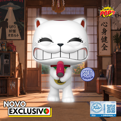 Funko Pop de gato branco sorridente segurando microfone rosa em sala tradicional japonesa