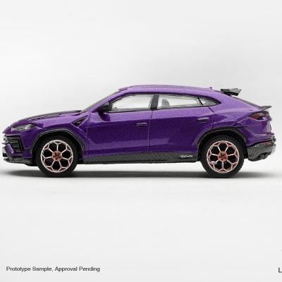 Miniatura de carro SUV roxo em fundo branco com textos e número 1381