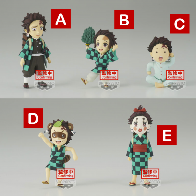 Cinco figuras colecionáveis com padrão xadrez verde e preto e etiquetas BANPRESTO