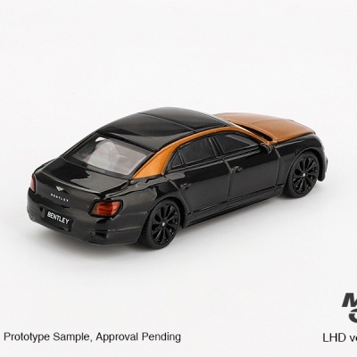 Miniatura de carro Bentley preto com detalhes cobre e rodas pretas