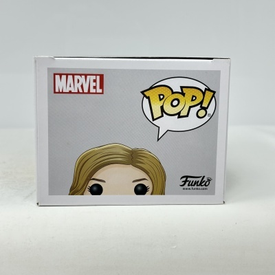 Embalagem de brinquedo Funko Pop da Marvel com figura loira