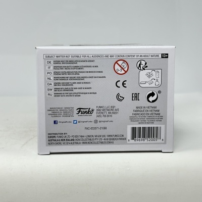 Embalagem branca de produto Funko com texto e advertências visíveis