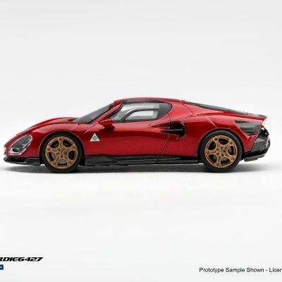 Miniatura de carro desportivo vermelho com jantes douradas