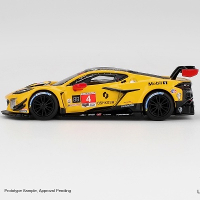 Miniatura de carro de corrida desportivo amarelo com detalhes em preto e vermelho