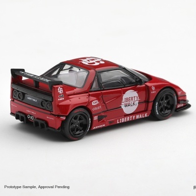 Miniatura de carro desportivo vermelho metálico com asa traseira preta e inscrições Liberty Walk