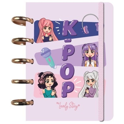 Caderno lilás com ilustrações de personagens K-POP e elástico lateral
