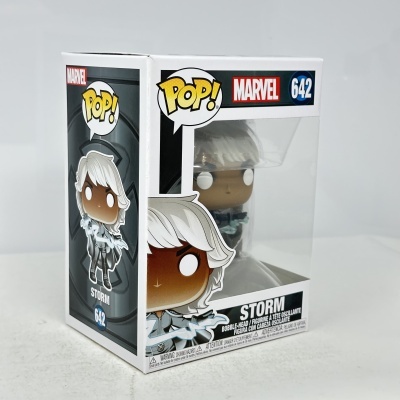 Caixa branca com figura POP! Storm da Marvel número 642, com cabelo branco e efeitos elétricos.