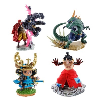 Conjunto de quatro figuras de personagens em poses dinâmicas, com cores predominantes vermelho, azul, verde e preto.