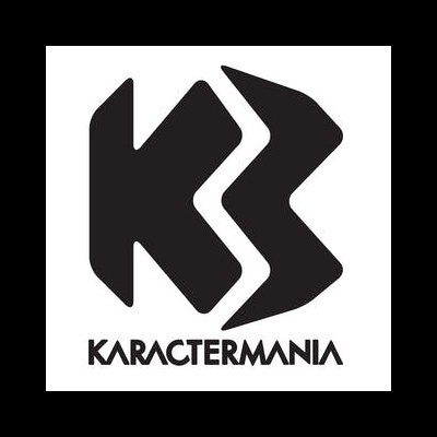Logótipo preto KR com o texto KARACTERMANIA sobre fundo branco