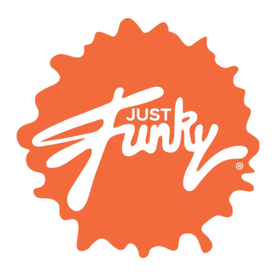 Logotipo branco Just Funky sobre mancha laranja irregular