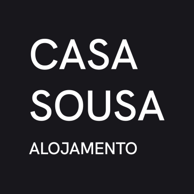 Texto branco em fundo preto dizendo CASA SOUSA ALOJAMENTO