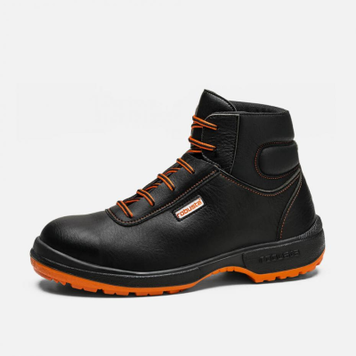 Bota de segurança preta com atacadores e sola laranja