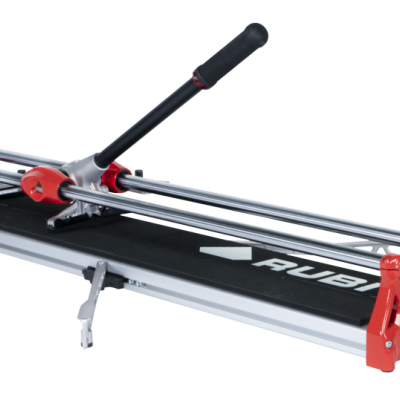 Cortador de azulejos RUBI com base preta, estrutura vermelha e pega preta em metal e plástico