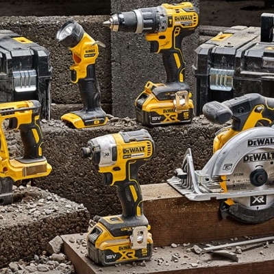 Conjunto de ferramentas elétricas DeWALT em preto e amarelo