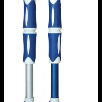 Duas bengalas ajustáveis com punhos azuis e detalhes brancos, em fundo branco