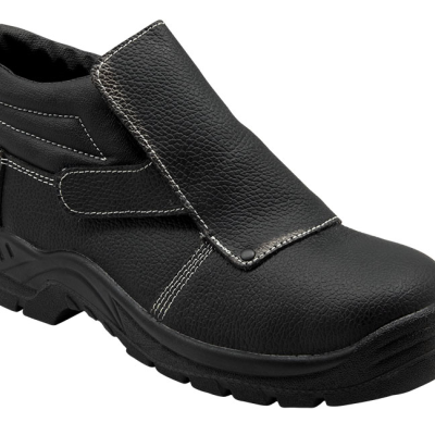 Bota de segurança preta com aba frontal e sola grossa