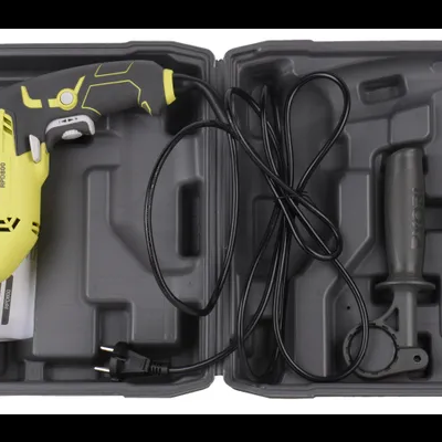 Conjunto de furadeira Ryobi amarelo e preto numa mala preta