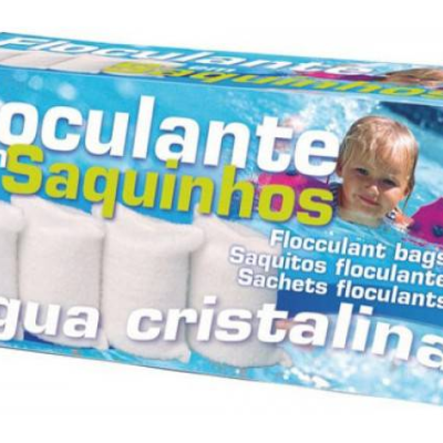 Pacote de floculante em saquinhos para água cristalina com imagem de criança