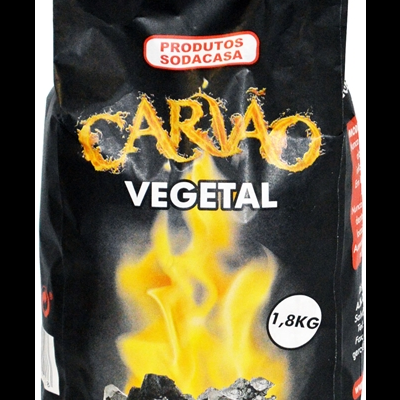 Embalagem preta de carvão vegetal com chama e carvão ilustrados.