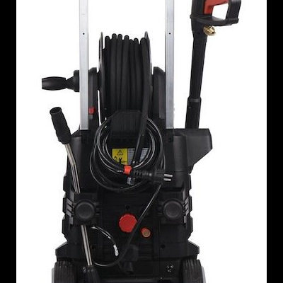 Máquina de limpeza preta com mangueira enrolada e pistola de aspersão