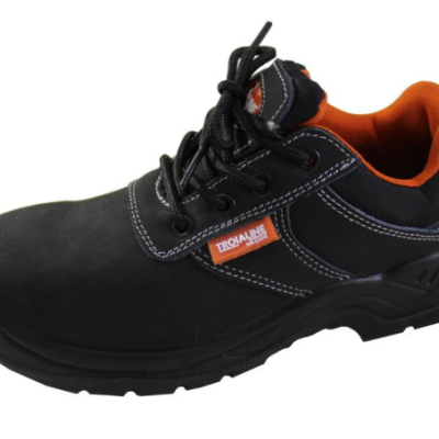 Sapato de segurança preto com interior laranja e etiqueta TROJANLINE