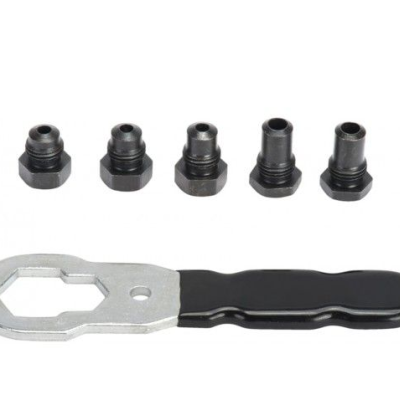 Conjunto de peças metálicas com chave e adaptadores