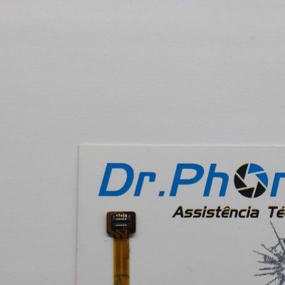 Peça eletrónica sobre cartão de visita com texto Dr.Phone Assistência Técnica